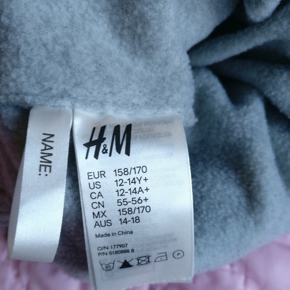 Cable Knit Fleece Lined PomPom Gray Beanie - Picture 2 of 4